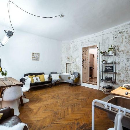 A Szoba Apartman Pecs Exterior photo